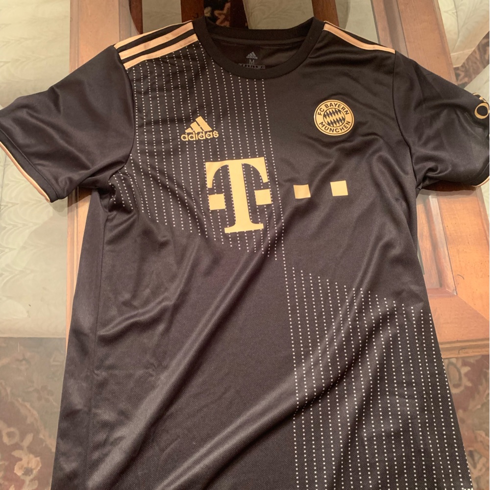 FC Bayern 2021 Away Jersey size medium